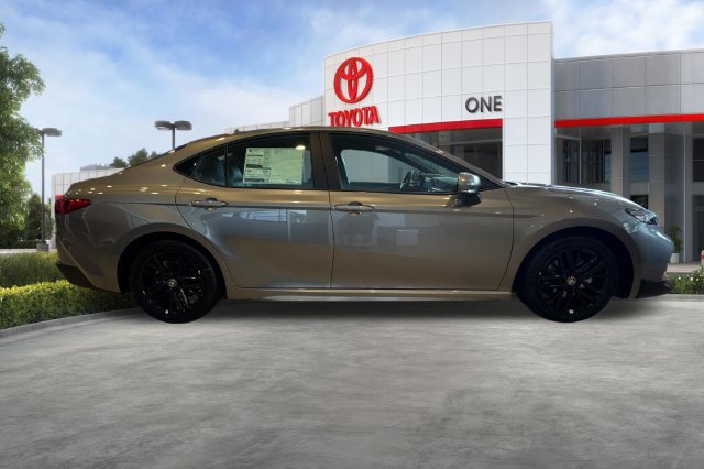Used 2026 Toyota Camry SE w/ Convenience Package FWD image 3