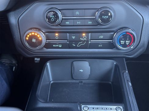 New 2025 Ford Bronco Base image 6