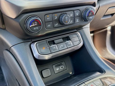 Used 2022 GMC Acadia AT4 w/ Technology Package AWD/4WD image 11