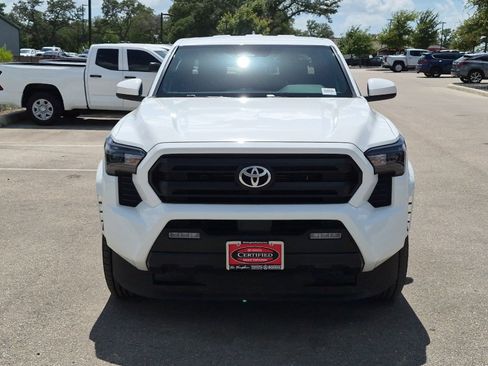 Certified 2025 Toyota Tacoma SR5 AWD/4WD image 8
