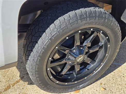 Used 2018 Chevrolet Silverado 1500 LT w/ All Star Edition image 9