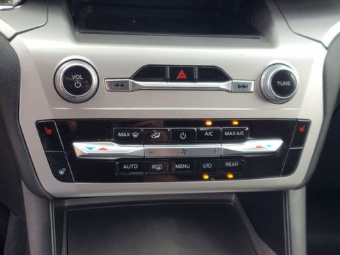 Used 2022 Ford Explorer XLT w/ Equipment Group 202A RWD image 25