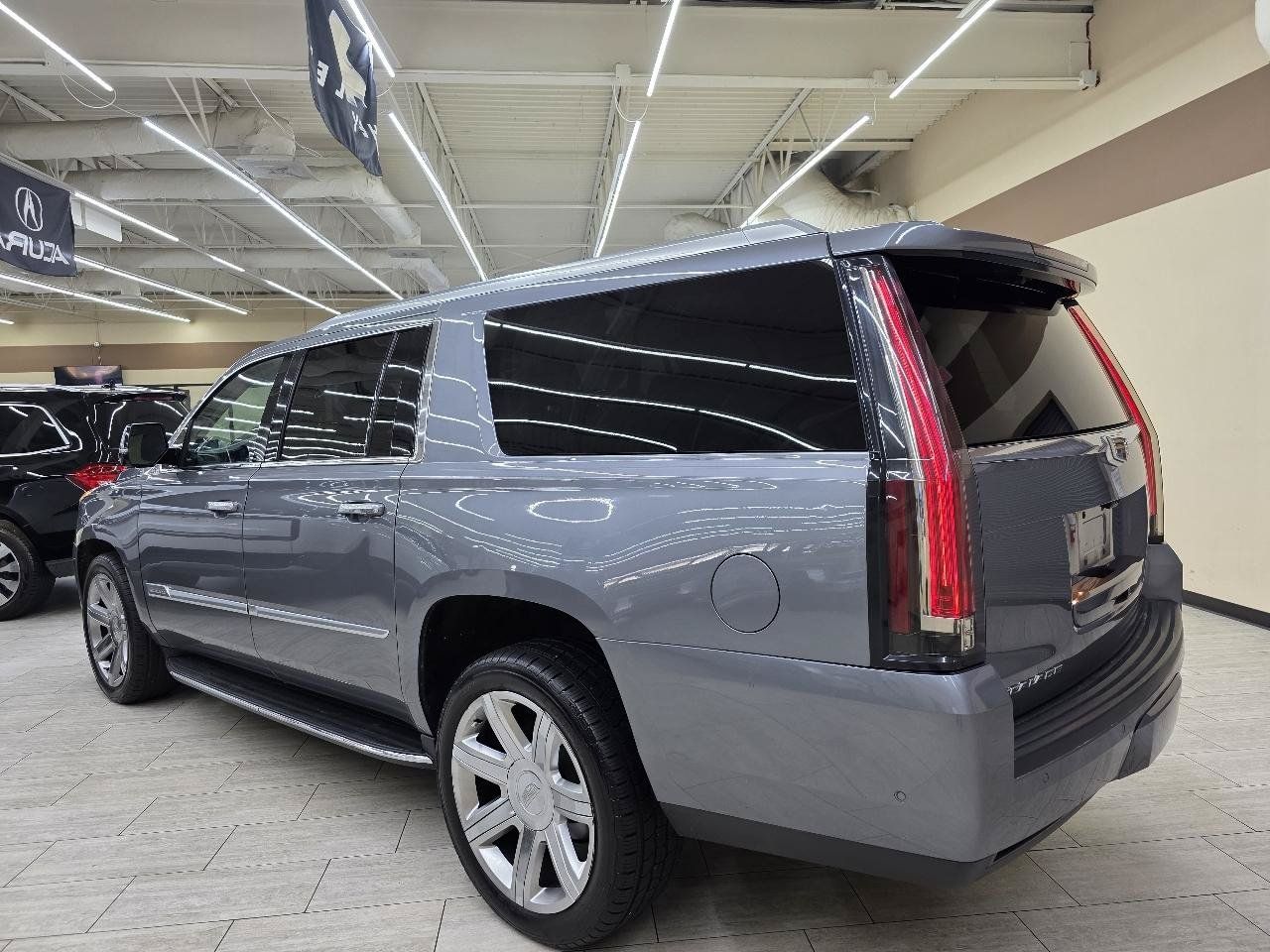 Used 2018 Cadillac Escalade ESV Luxury RWD image 8