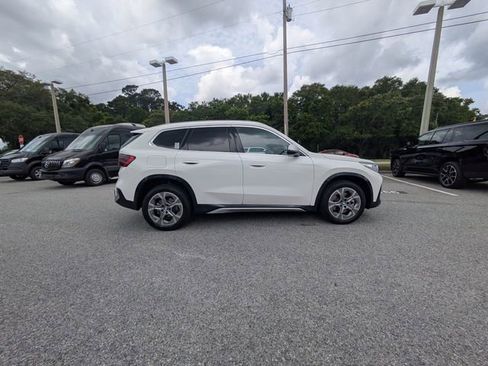 Used 2024 BMW X1 xDrive28i AWD/4WD image 3