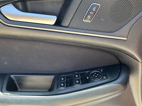 Used 2019 Ford Edge SE FWD image 13