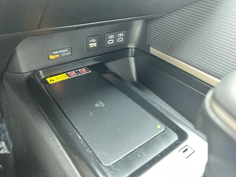 Used 2025 Toyota Camry SE FWD image 35