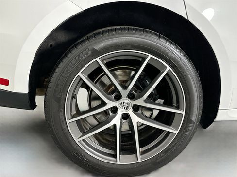 Certified 2023 Porsche Macan image 13