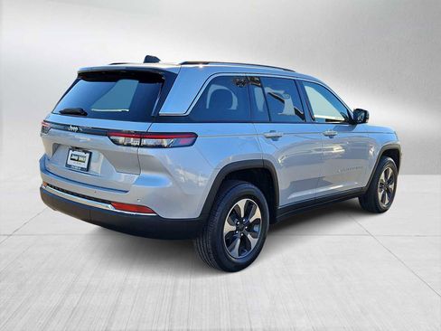 Used 2023 Jeep Grand Cherokee image 8