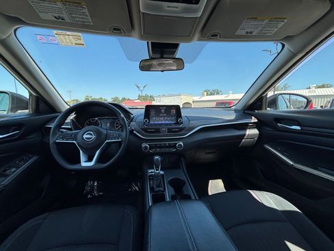 Used 2025 Nissan Altima 2.5 SV FWD image 33