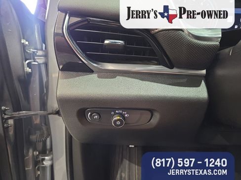 Used 2023 Chevrolet Traverse RS FWD image 12