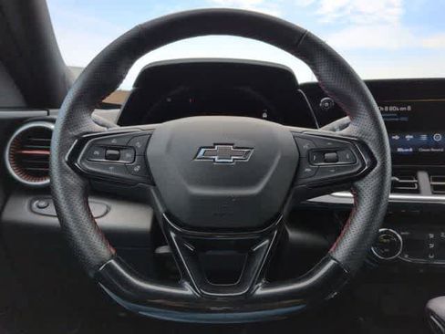 Used 2025 Chevrolet Trax RS w/ Driver Confidence Package FWD image 22