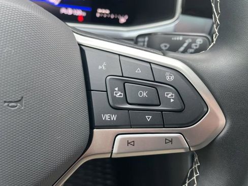 Certified 2025 Volkswagen Taos SE w/ Panoramic Sunroof Package image 15