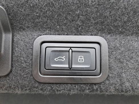 Certified 2025 Audi A6 3.0T Premium w/ Convenience Plus Package image 13