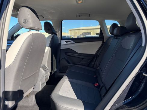 Used 2025 Volkswagen Taos SE image 25