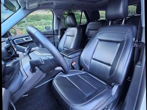 Used 2023 Ford Explorer XLT w/ Equipment Group 202A image 19