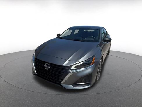 Used 2025 Nissan Altima 2.5 SV FWD image 7