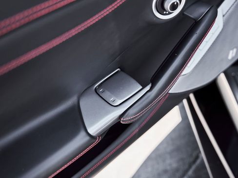 Used 2020 Ferrari Portofino RWD image 35