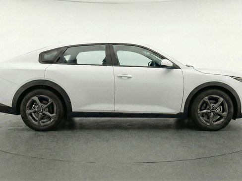 Used 2025 Kia K4 FWD image 9