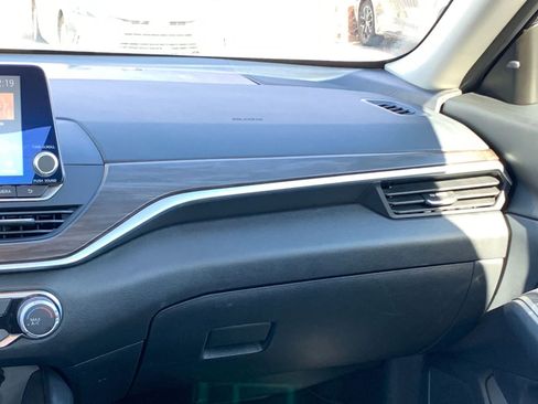 Used 2025 Nissan Altima 2.5 SV image 35