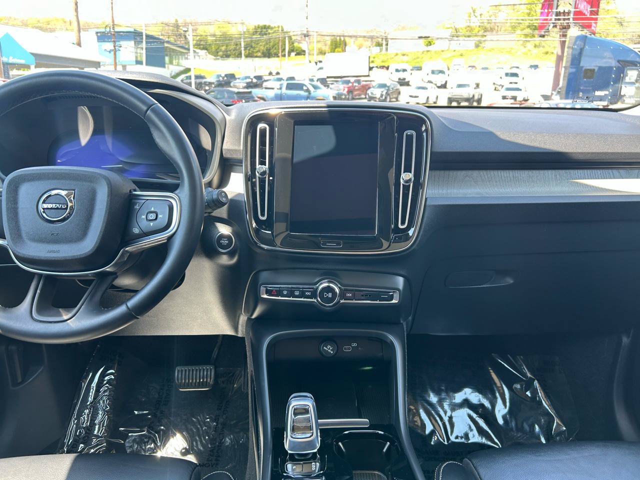 Used 2023 Volvo XC40 B5 Plus w/ Driver Assist Package AWD/4WD image 26