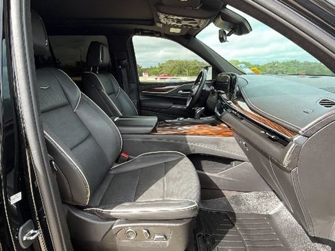 Used 2023 Cadillac Escalade Premium Luxury RWD image 32