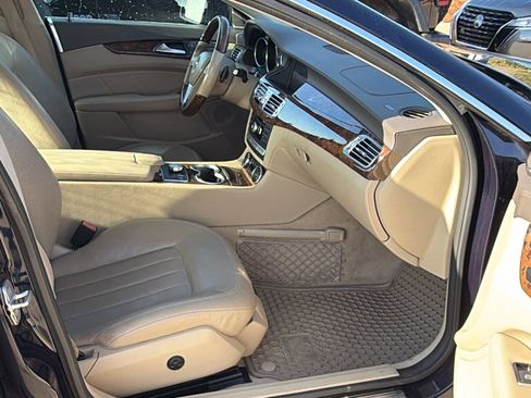 Used 2013 Mercedes-Benz CLS 550 w/ Premium I Pkg image 20