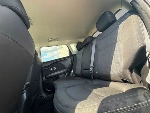 Used 2017 Kia Soul + FWD image 19