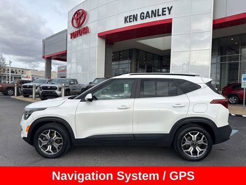 Used 2023 Kia Seltos EX image 3