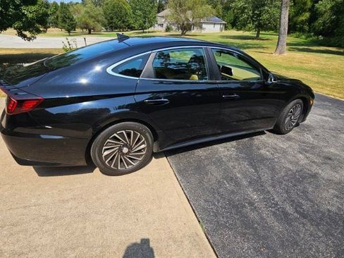 Used 2023 Hyundai Sonata Limited FWD image 2