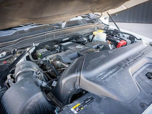 Used 2020 RAM 5500 Tradesman w/ Chrome Appearance Group image 32