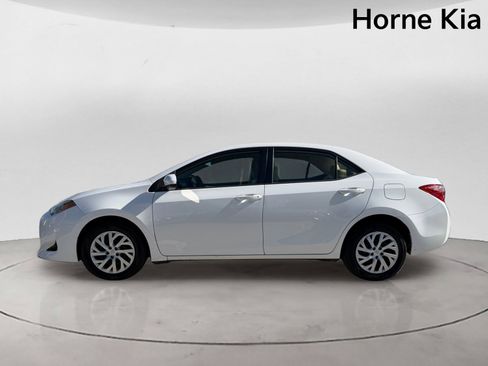 Used 2017 Toyota Corolla LE FWD image 7