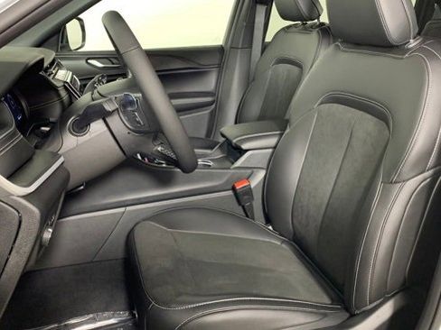 New 2025 Jeep Grand Cherokee L Altitude image 11