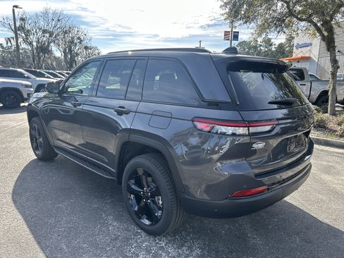 New 2025 Jeep Grand Cherokee Limited w/ Black Appearance Package image 5