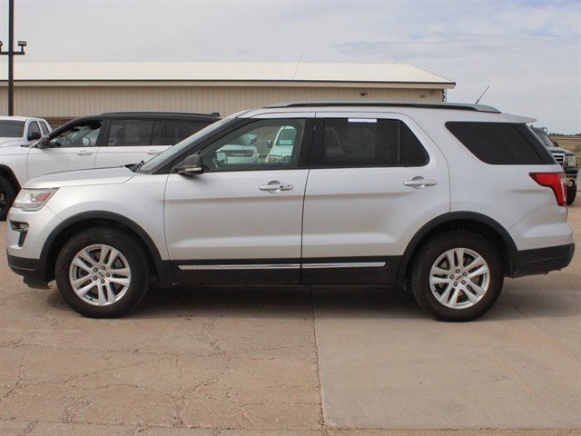 Used 2019 Ford Explorer XLT w/ Equipment Group 201A AWD/4WD image 3