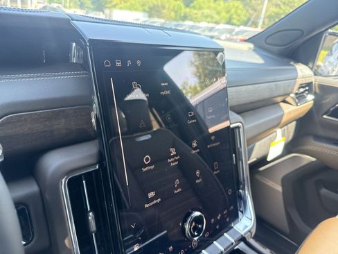 New 2026 GMC Yukon Denali Ultimate w/ LPO, Illumination Package AWD/4WD image 16