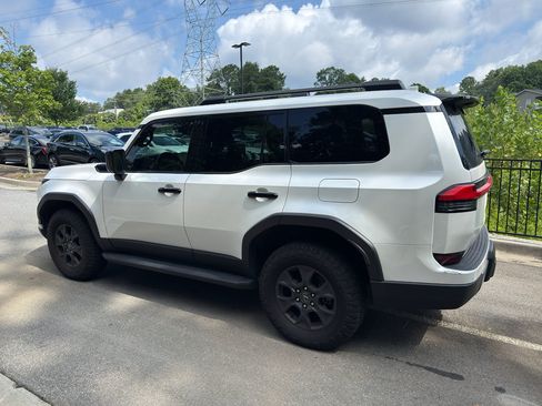 Used 2024 Lexus GX 550 AWD/4WD image 2
