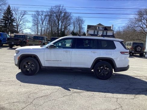 Used 2023 Jeep Grand Cherokee L Limited w/ Black Appearance Package image 4