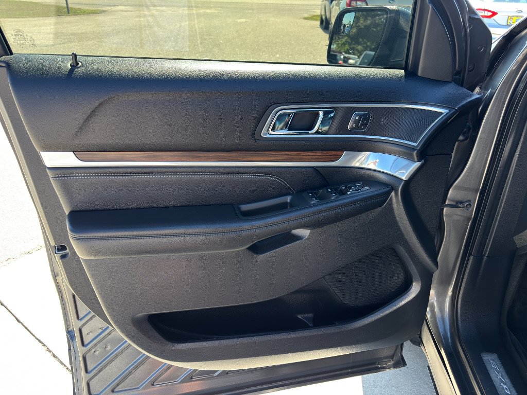 Used 2016 Ford Explorer Limited FWD image 19