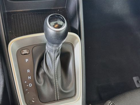 Used 2025 Hyundai Venue SEL FWD image 23