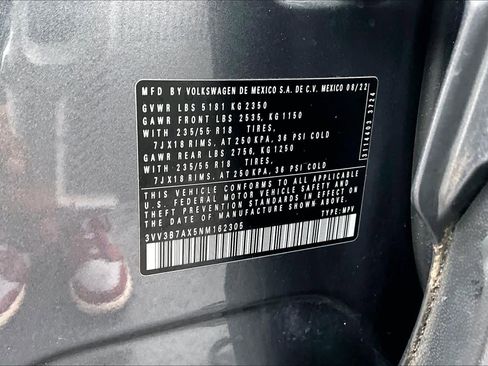 Used 2022 Volkswagen Tiguan SE w/ Panoramic Sunroof Package image 37