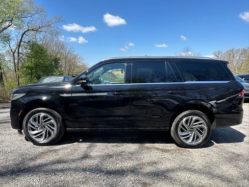 New 2026 Lincoln Navigator Reserve AWD/4WD image 2
