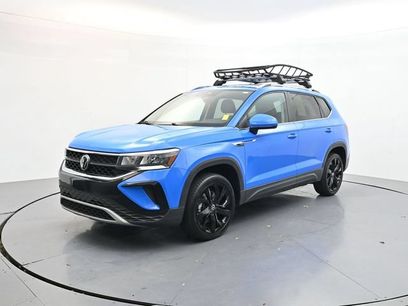 Used 2023 Volkswagen Taos SE w/ Black Wheel Package