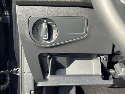 Certified 2022 Volkswagen Tiguan SE w/ Panoramic Sunroof Package image 36