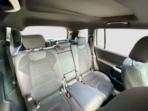 Used 2023 Mercedes-Benz GLB 250 image 36