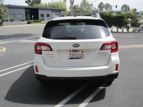 Used 2017 Subaru Outback 2.5i Limited image 4