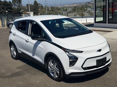 Used 2022 Chevrolet Bolt LT FWD image 3