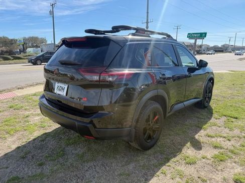 Used 2025 Nissan Rogue SV w/ Rock Creek Premium Package image 7