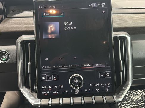 Used 2025 GMC Acadia Denali w/ Super Cruise Package image 13