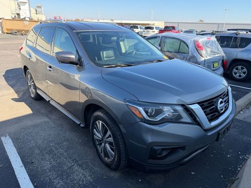 Used 2019 Nissan Pathfinder SL image 12