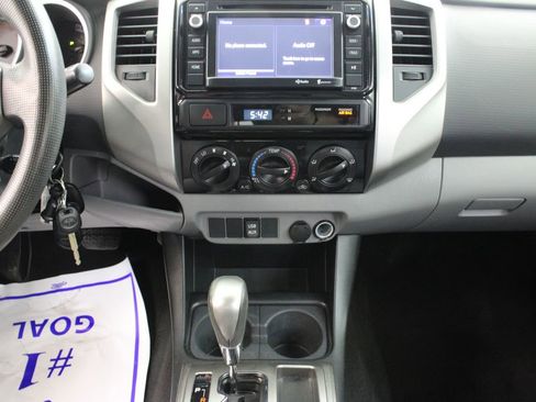 Used 2014 Toyota Tacoma PreRunner w/ TRD Sport Package image 19